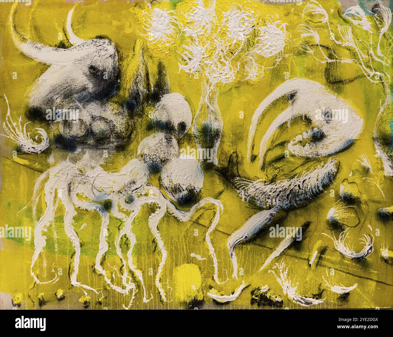 Gelbes Stillleben, 2021, gemischte Medien auf Leinwand, Ausstellung Miquel Barcelo, Vida y Muerte, Museum Kueppersmuehle, Duisburg, Deutschland – nur redaktionelle Verwendung Stockfoto