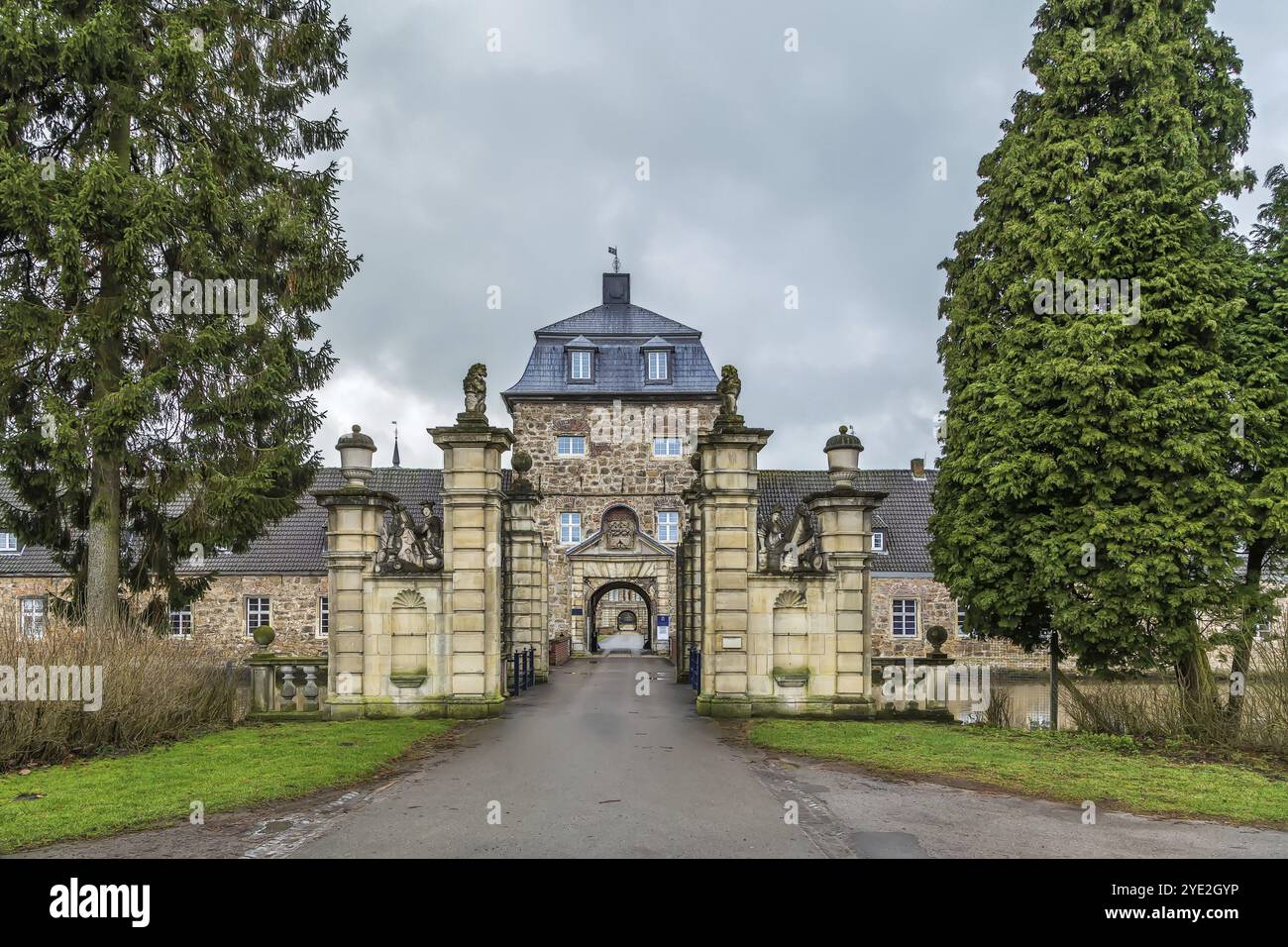 Schloss Lembeck ist eine der schönsten Wasserburgen Nordrhein-Westfalens. Portal und Gate Stockfoto