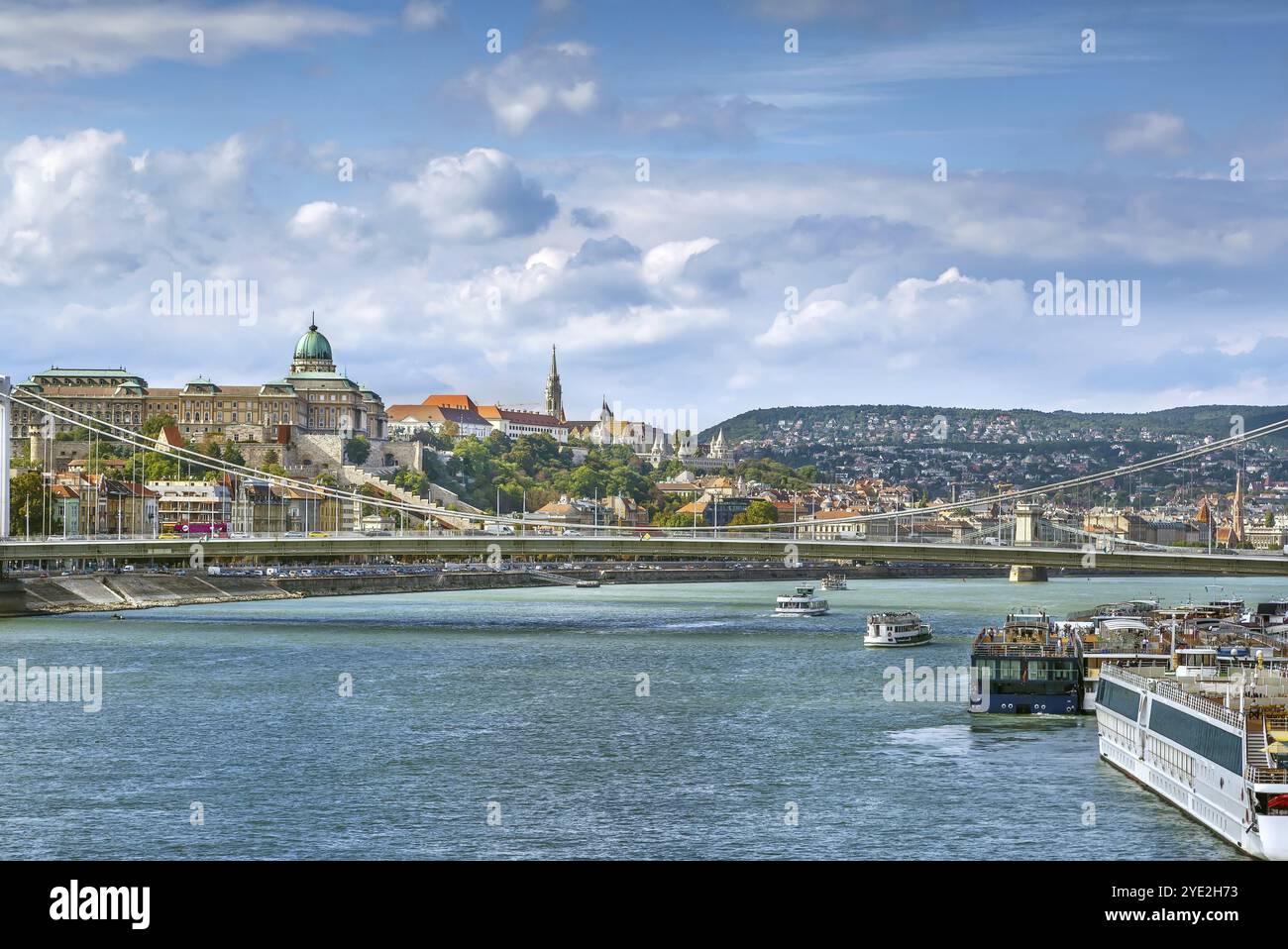 Blick auf Buda mit Schloss und Palastkomplex der ungarischen Könige aus Donau, Budapest, Ungarn, Europa Stockfoto