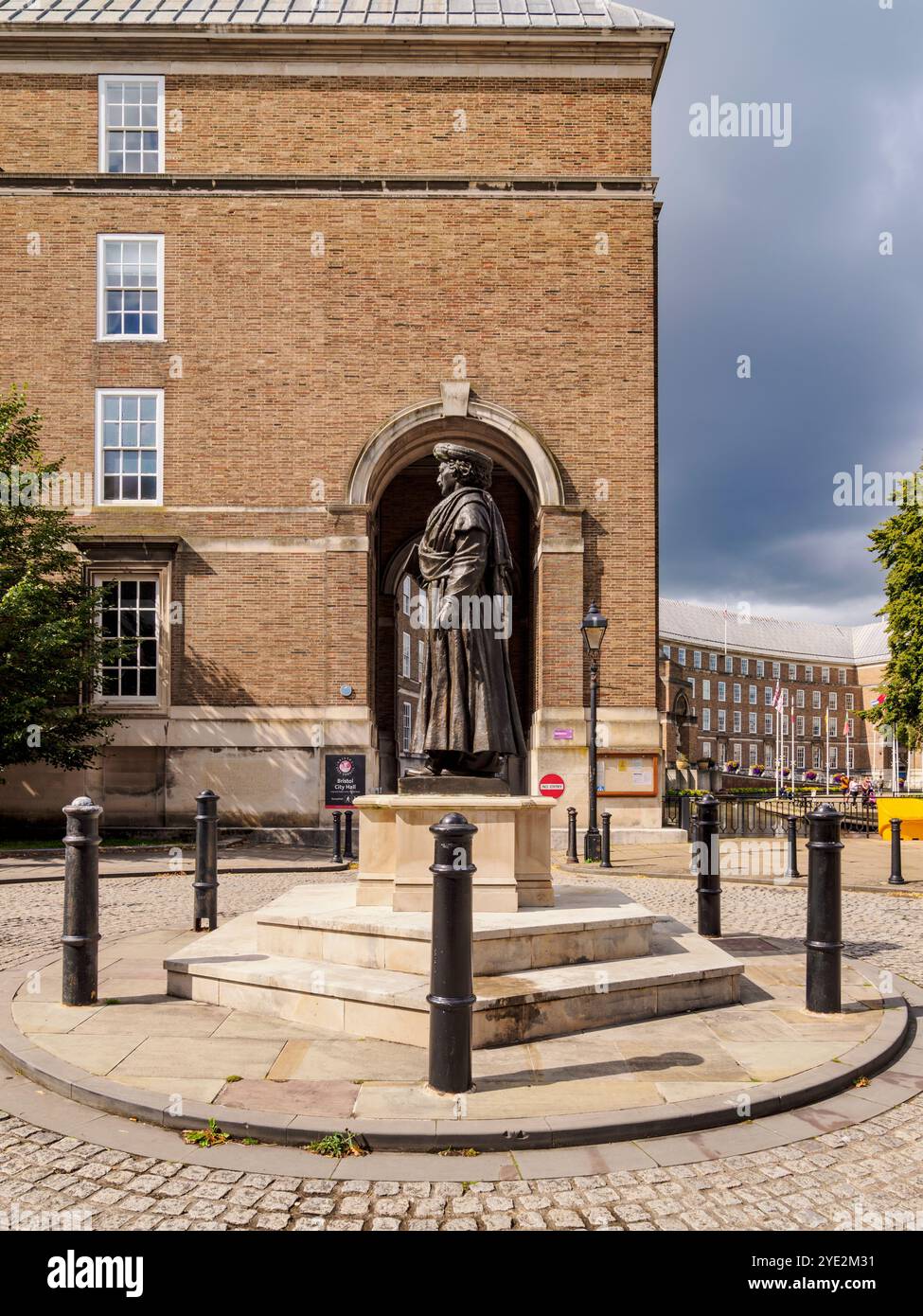 Statue von Rajah Rammohun Roy vor dem Rathaus, Bristol, England, Großbritannien Stockfoto