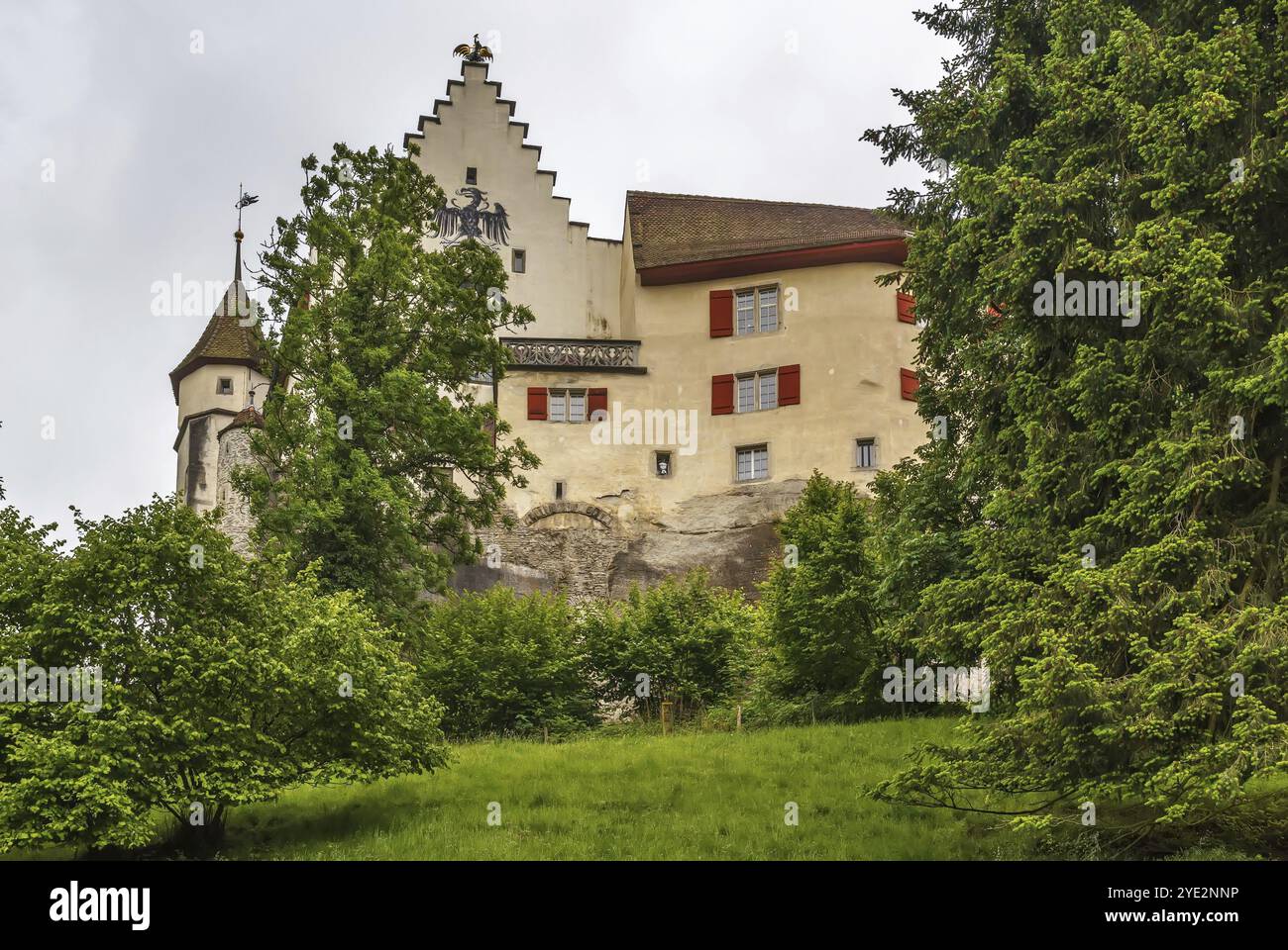 Die Burg Lenzburg ist eine Burg oberhalb der Altstadt von Lenzburg im Kanton Aargau, Schweiz, Europa Stockfoto