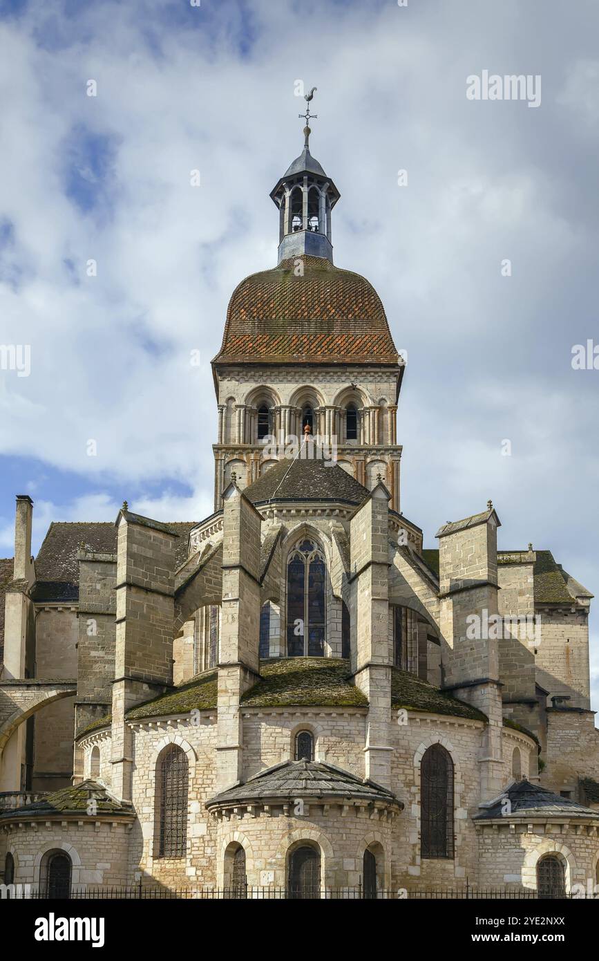 Basilique Notre-Dame de Beaune ist ein kanonisches Ensemble aus der zweiten Hälfte des 12. Jahrhunderts in Beaune, Franc Stockfoto