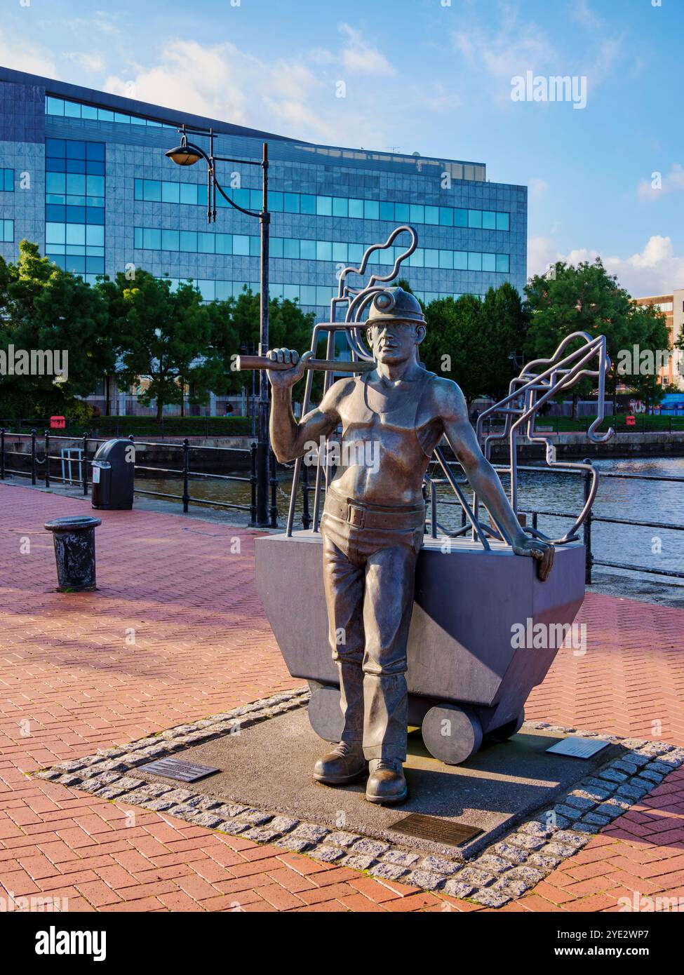 Von der Grube zur Port Statue, Britannia Park, Cardiff, Wales, Großbritannien Stockfoto