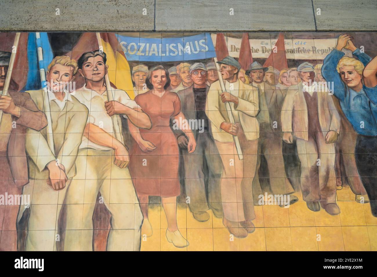 Max Lingner Wandbild im Detlev-Rohwedder-Haus, Bau der republik, Fliesen, Meissener Porzellan, DDR-Kunst, Bundesministerium für Finanzen, Wilhelm Stockfoto