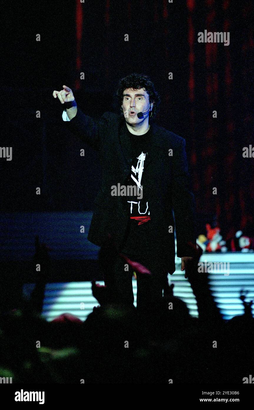Treviglio Italien 31.05.1999: Stefano D'Orazio, Schlagzeuger der italienischen Rock-Pop-Band The Pooh, während des Live-Konzerts im Palageorge, Tour UN Posto Felice Stockfoto