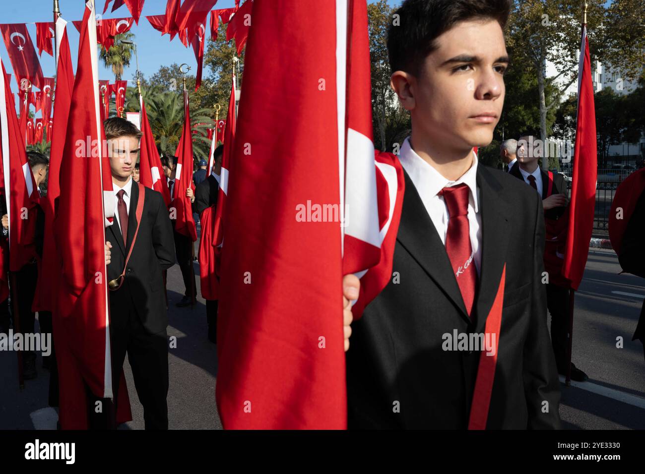 29. Oktober 2024, Fatih, Istanbul, TÃ¼rkiye: Der 101. Jahrestag der republik wurde in der türkei mit Begeisterung gefeiert, mit Militärparaden und Volkstänzen von Studenten (Credit Image: © Mert NazÄ±m Egin/ZUMA Press Wire) NUR REDAKTIONELLE VERWENDUNG! Nicht für kommerzielle ZWECKE! Stockfoto