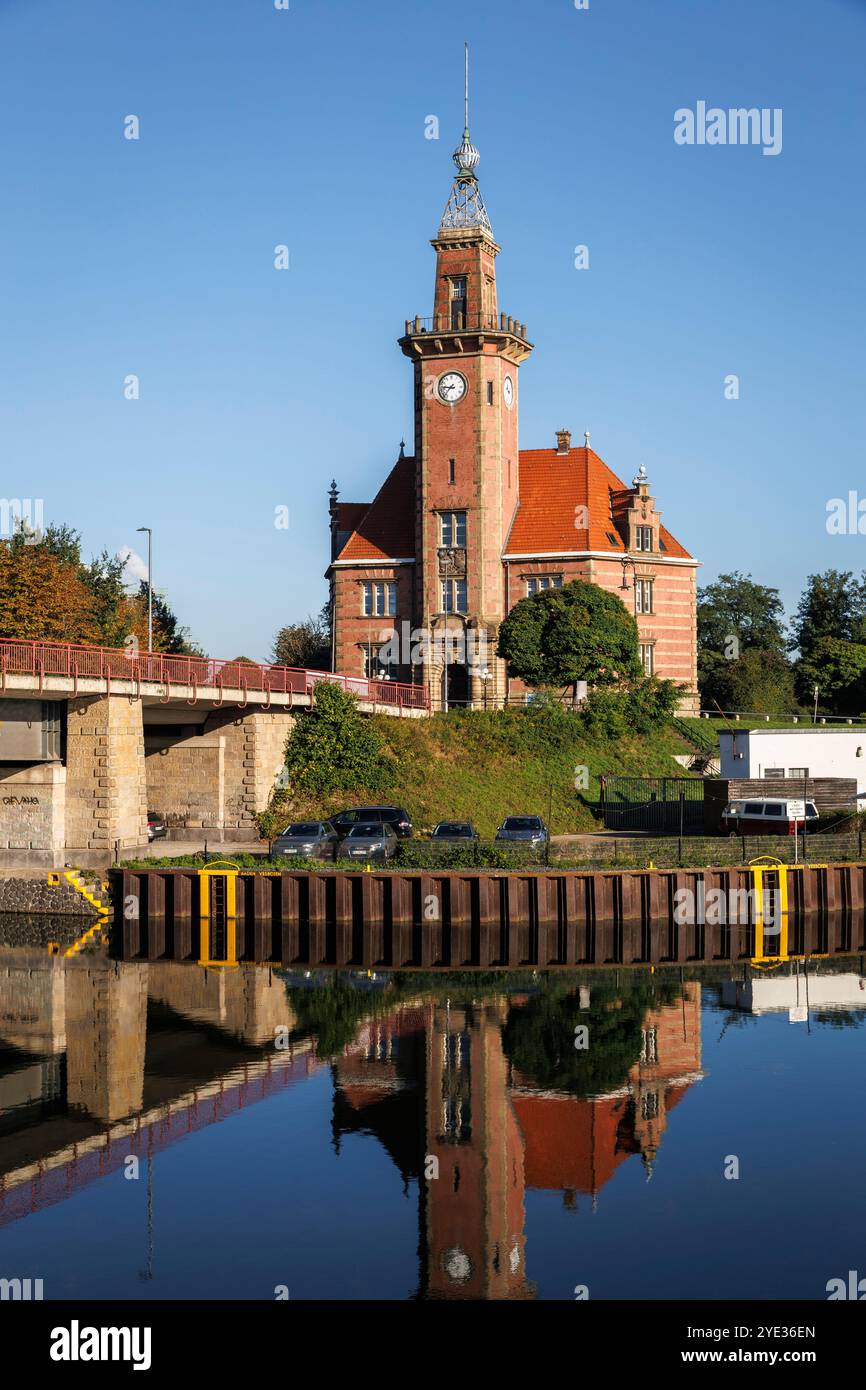 Das alte Hafenbüro im Dortmunder Hafen, Hafenbrücke, Nordrhein-Westfalen. das Alte Hafenamt im Hafen Dortmund, Hafenbrücke, Nein Stockfoto