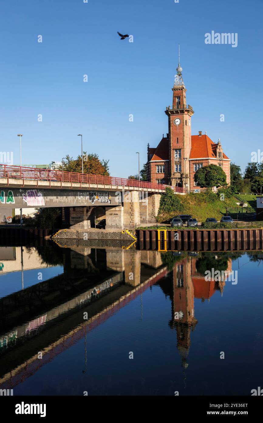 Das alte Hafenbüro im Dortmunder Hafen, Hafenbrücke, Nordrhein-Westfalen. das Alte Hafenamt im Hafen Dortmund, Hafenbrücke, Nein Stockfoto