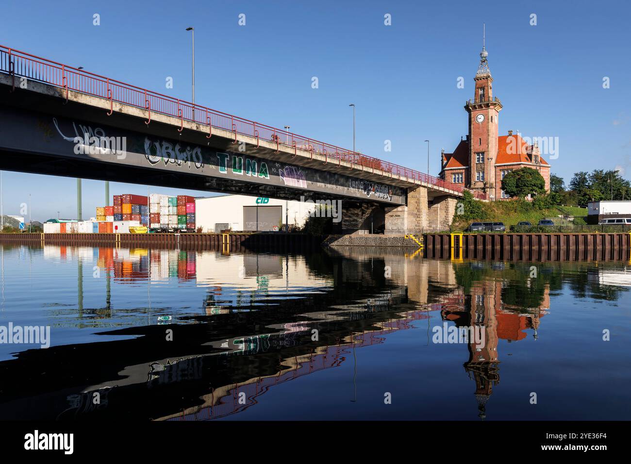 Das alte Hafenbüro im Dortmunder Hafen, Hafenbrücke, Nordrhein-Westfalen. das Alte Hafenamt im Hafen Dortmund, Hafenbrücke, Nein Stockfoto