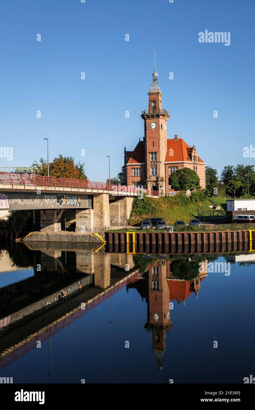 Das alte Hafenbüro im Dortmunder Hafen, Hafenbrücke, Nordrhein-Westfalen. das Alte Hafenamt im Hafen Dortmund, Hafenbrücke, Nein Stockfoto