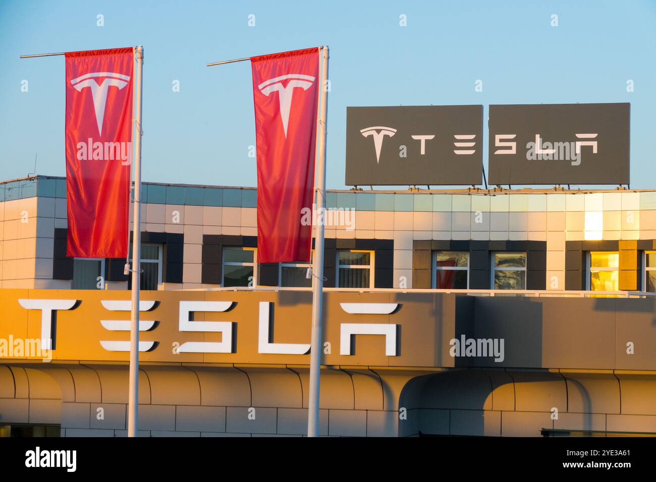 Tesla-Logo signieren Stockfoto