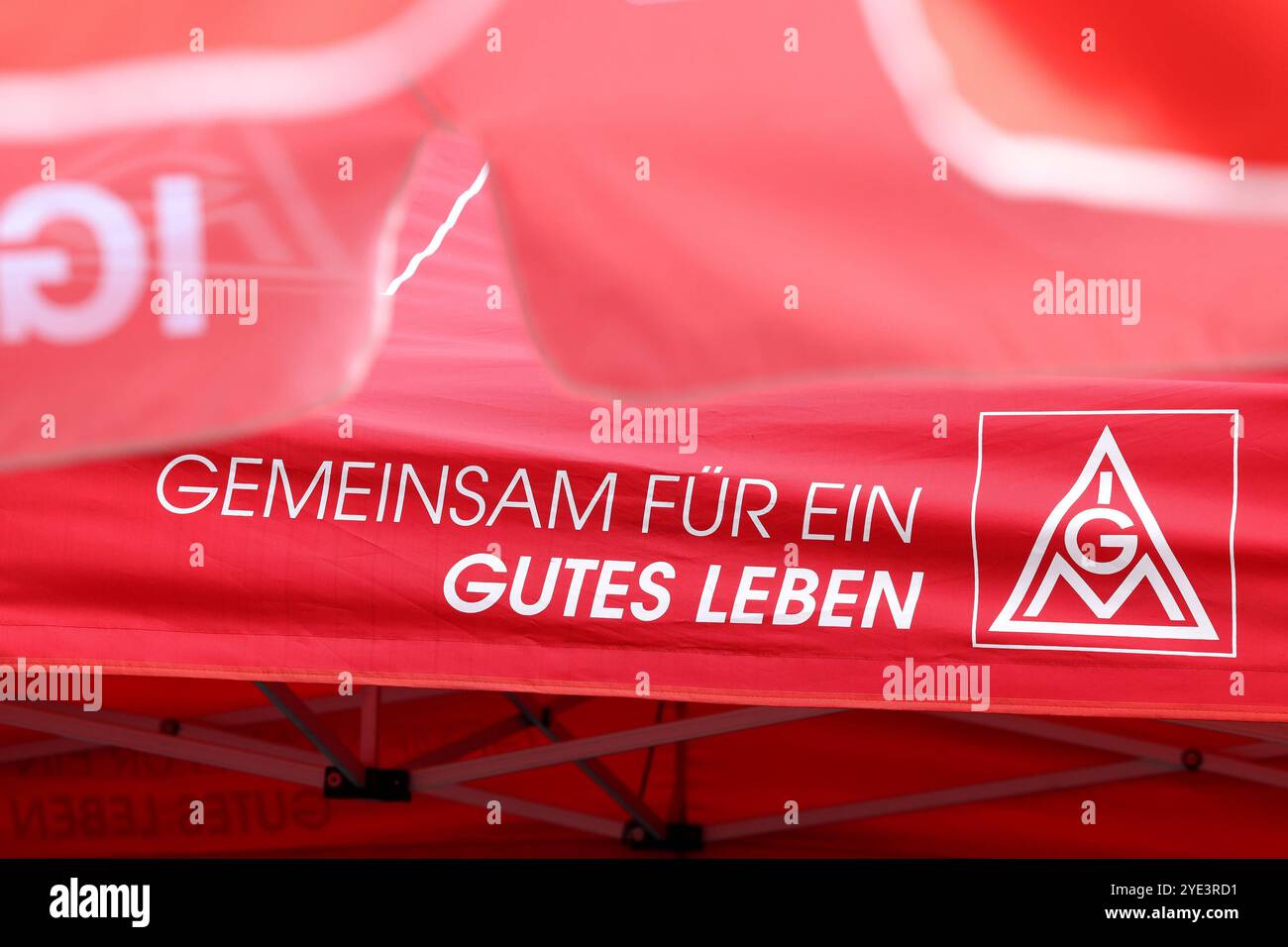 Seit 0:00 Uhr ist die Friedenspflicht in der Metall- und Elektroindustrie NRW vorbei. Warnstreik der IG Metall Kreis Siegen-Wittgenstein bei der Firma Alstom in Netphen Warnstreik am 29.10.2024 in Netphen/Deutschland. *** Seit 0 00 Uhr OClock ist die Friedensverpflichtung in der Metall- und Elektroindustrie NRW übertroffen Warning Streik der IG Metall Kreis Siegen Wittgenstein bei der Firma Alstom in Netphen Warning Streik am 29 10 2024 in Netphen Deutschland Stockfoto