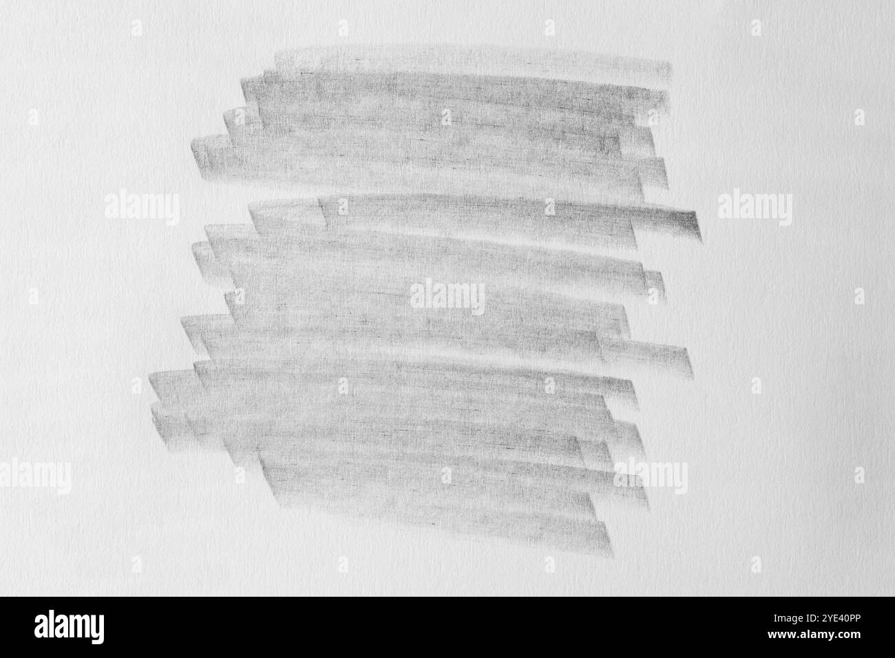 Nahaufnahme einer weichen Bleistiftschattierung auf weißer Papieroberfläche, handgezeichnete monochrome dicke Strichlinien Textur-Mischtechnik Stockfoto