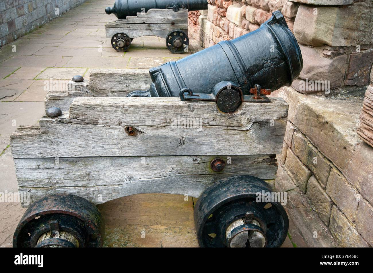 Kanonen auf Battery Terrace Bamburgh Castle Northumberland Großbritannien Stockfoto