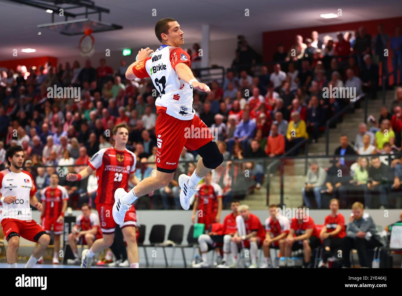 Torwurf von Jerome Müller (Balingen) TuS Ferndorf vs HBW Balingen-Weilstetten, Handball, 2. Bundesliga, 27.10.2024 Foto: Rene Weiss/Eibner Stockfoto