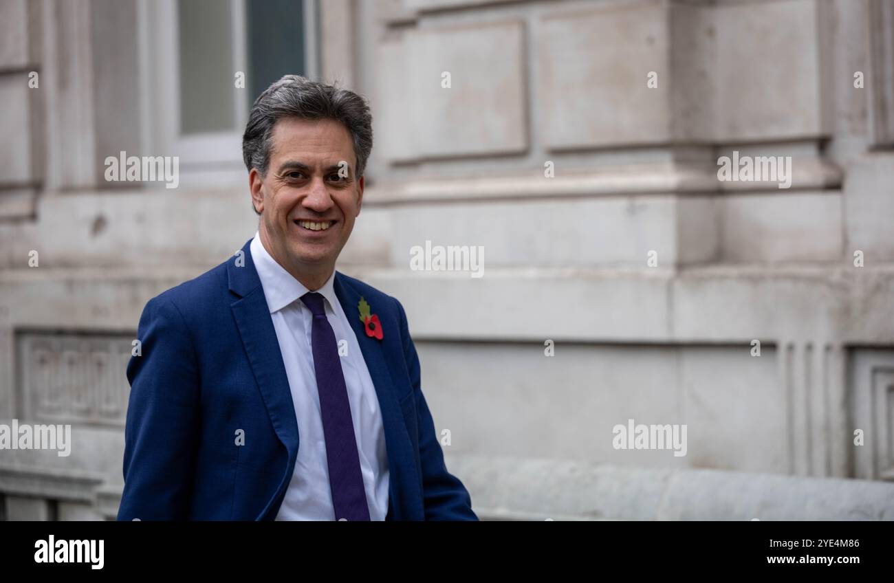 London, Großbritannien. Oktober 2024. Minister und Beamte bei einer Kabinettssitzung im Kabinettsbüro 70 Whitehall London UK Ed Miliband, Energy Secretary, Credit: Ian Davidson/Alamy Live News Stockfoto