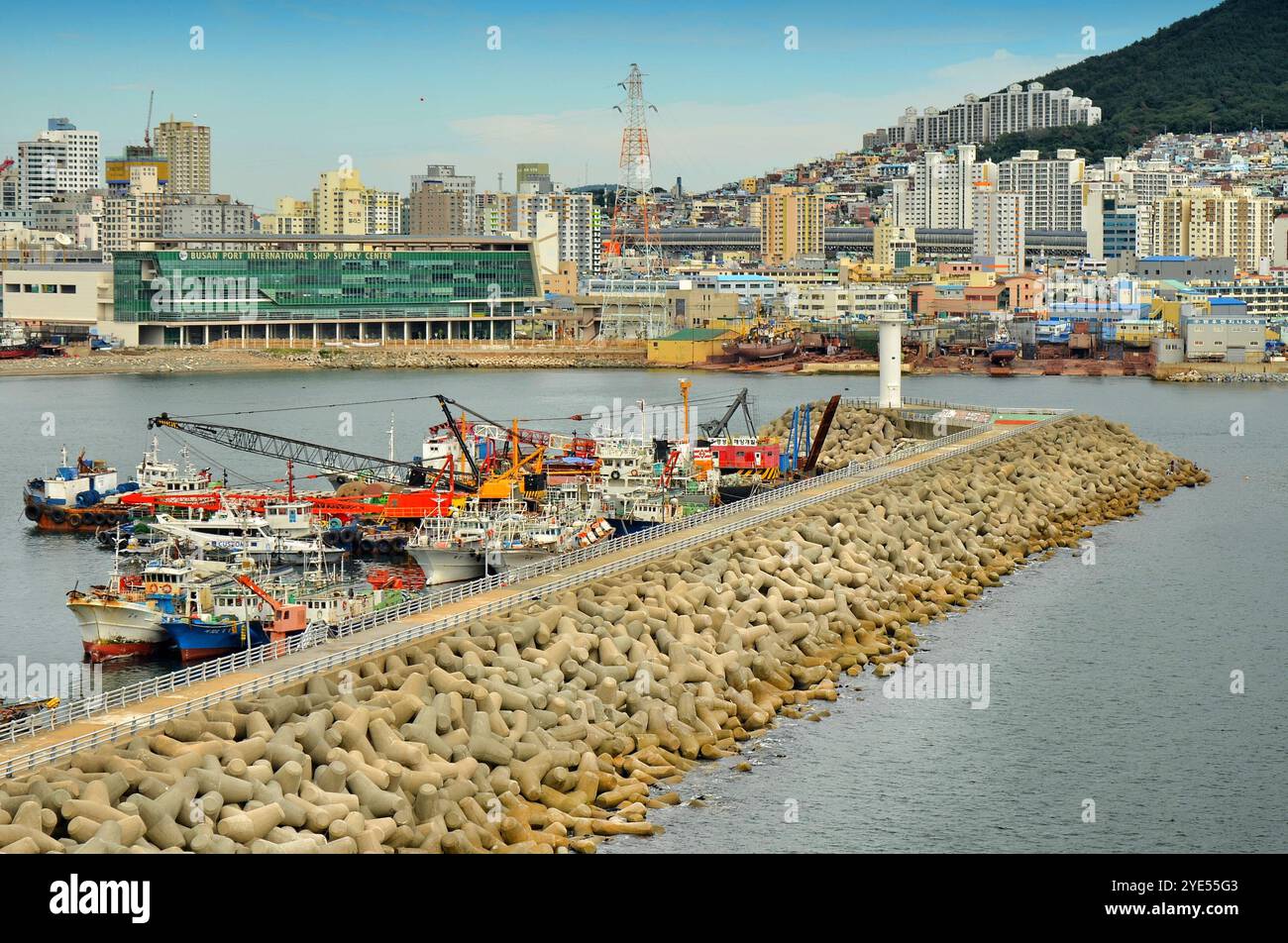 Der Hafen von Busan ist der größte Hafen Südkoreas und befindet sich in der südkoreanischen Stadt Busan. Der Ort ist bekannt als Busan Harbor. Stockfoto