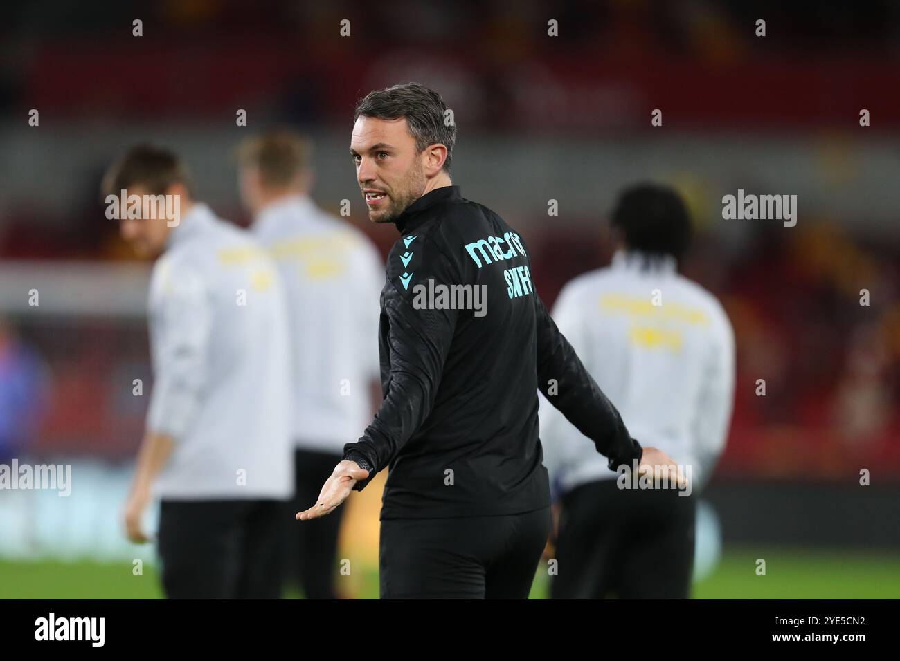 Oktober 2024; Gtech Community Stadium, Brentford, London, England; Carabao Cup letzte 16 Fußball, Brentford gegen Sheffield Wednesday; Sheffield Wednesday Chef der Sportwissenschaft Rob Lee Stockfoto