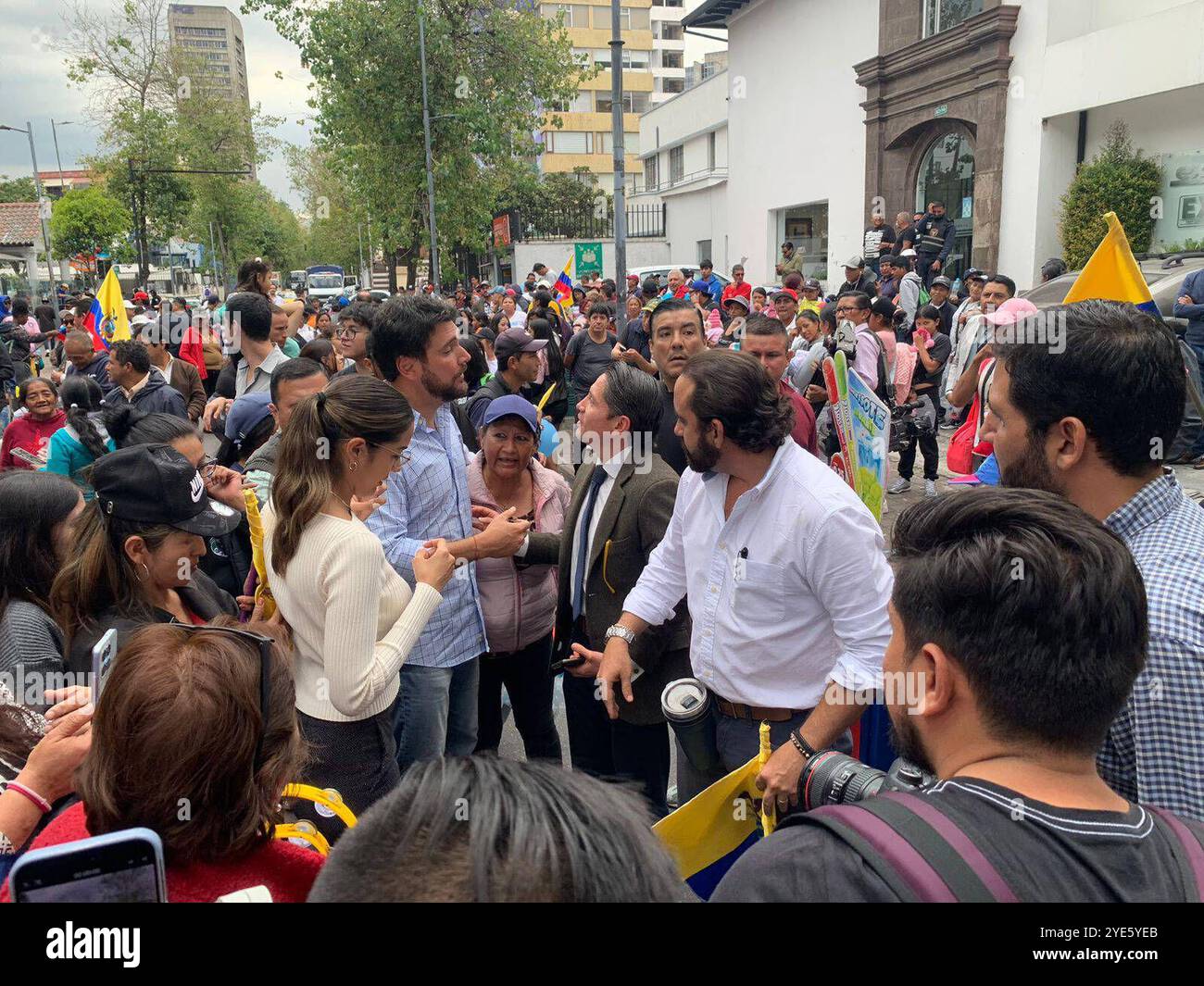 THEMA TRIBUNAL CONTENCIOSO ELECTORAL Quito , Dienstag, 29. Oktober 2024 Kandidat für das Amt des Präsidenten der Republik Jan Thema, in der Anhörung vor dem Wahltribunal, über den Status seiner Kandidatur Fotos API API Quito Pichincha Ecuador POL TOPIC TRIBUNAL CONTENCIOSO ELECTORAL f415f3775ad2e38378d686585ca0872d Copyright: XAPIx Stockfoto