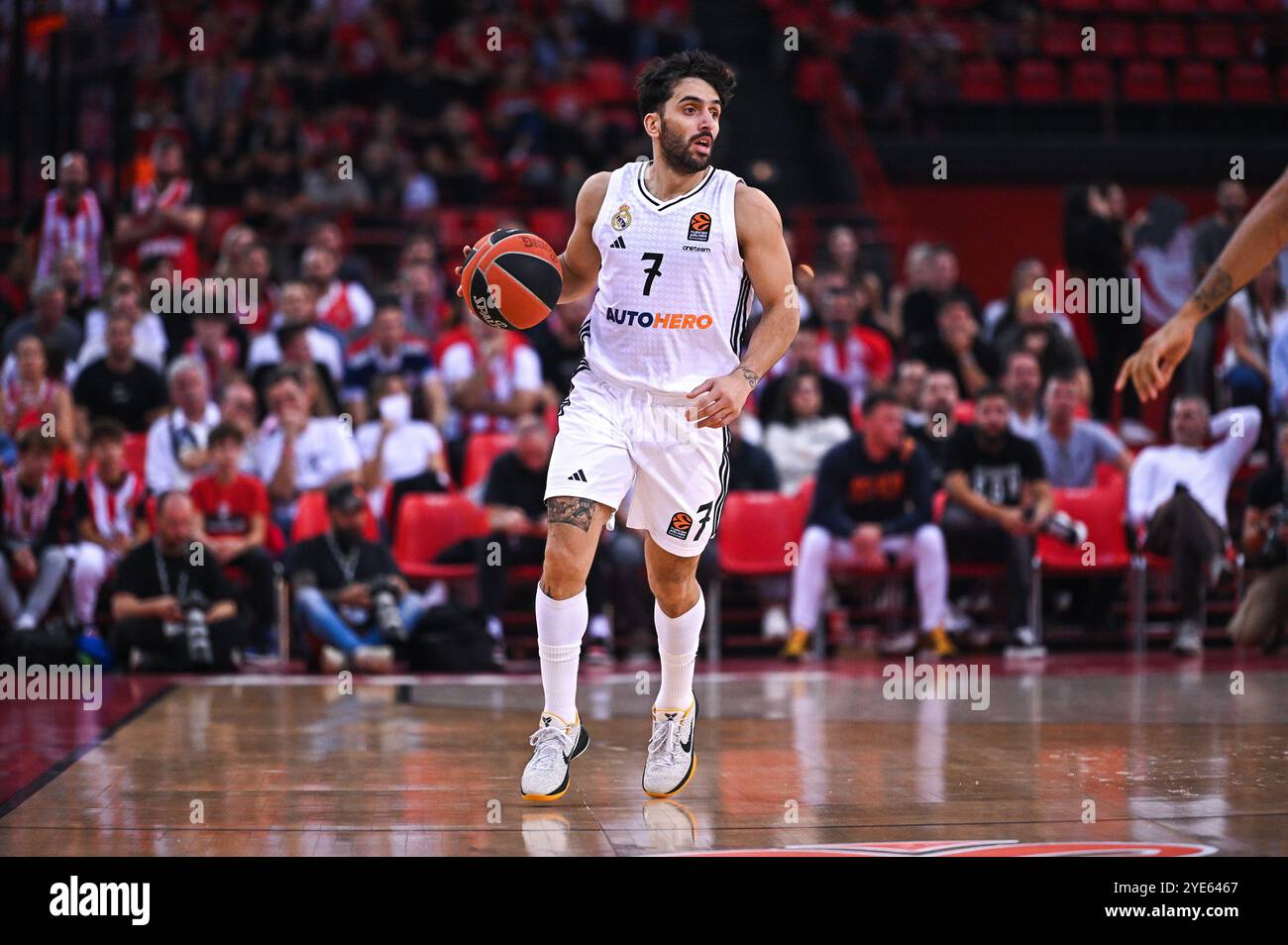 7 Facundo Campazzo von Real Madrid spielt am 29. Oktober 2024 im Friedens- und Freundschaftsstadion in Piräus, Griechenland, während des 6. Runde-Spiel der Euroliga zwischen Olympiacos Piräus und Real Madrid. Stockfoto