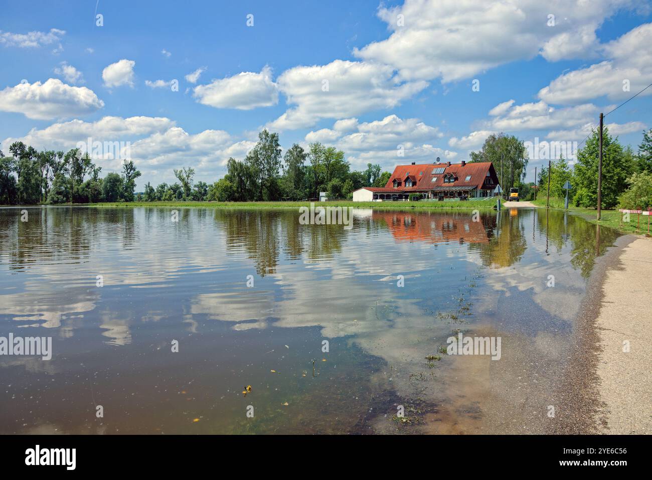 Hochwasser der Amper im Juni 2024, Deutschland, Bayern, Oberbayern, Oberbayern, Moosburg Stockfoto