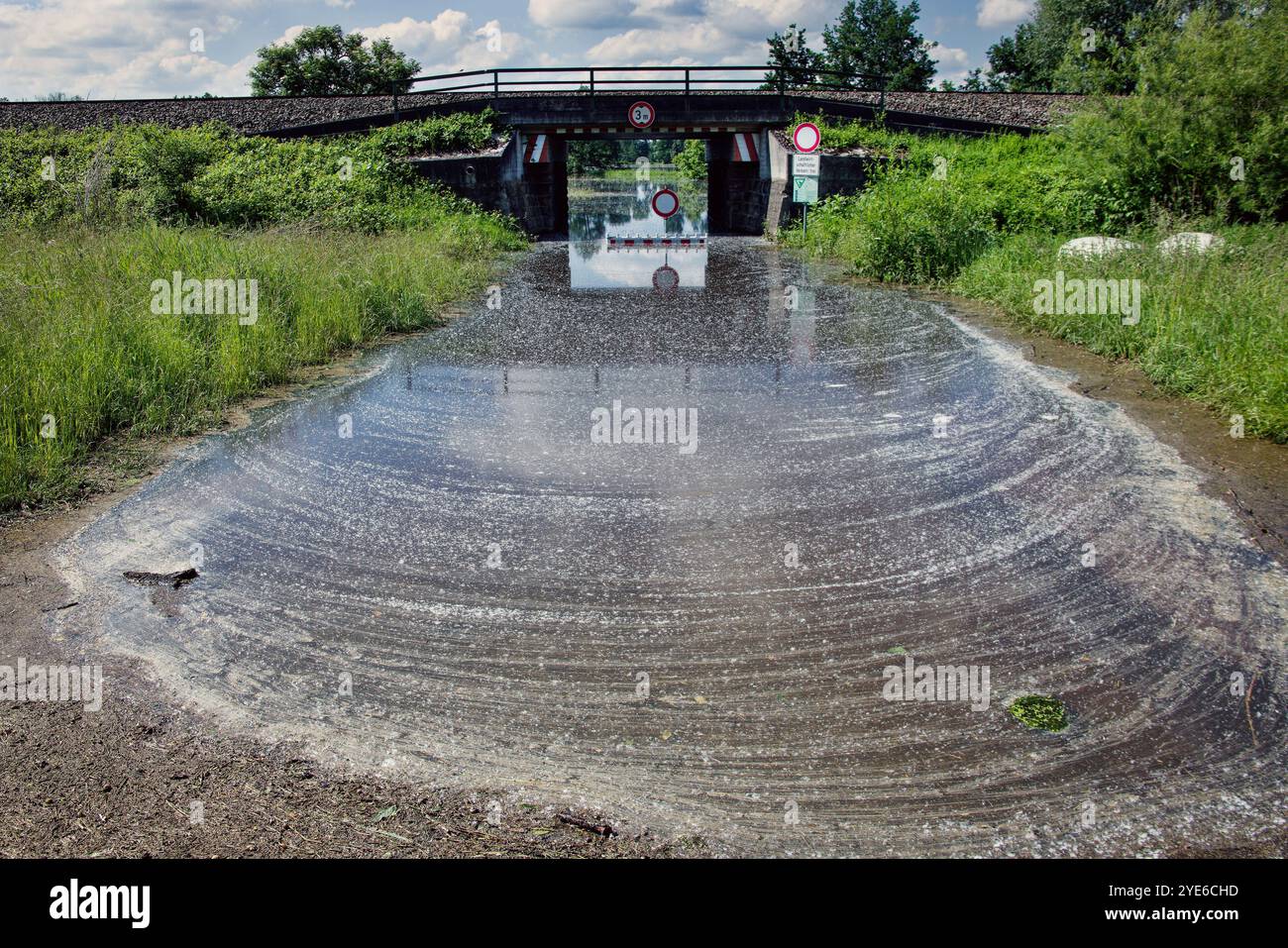 Hochwasser der Amper im Juni 2024, Deutschland, Bayern, Oberbayern, Oberbayern, Moosburg Stockfoto