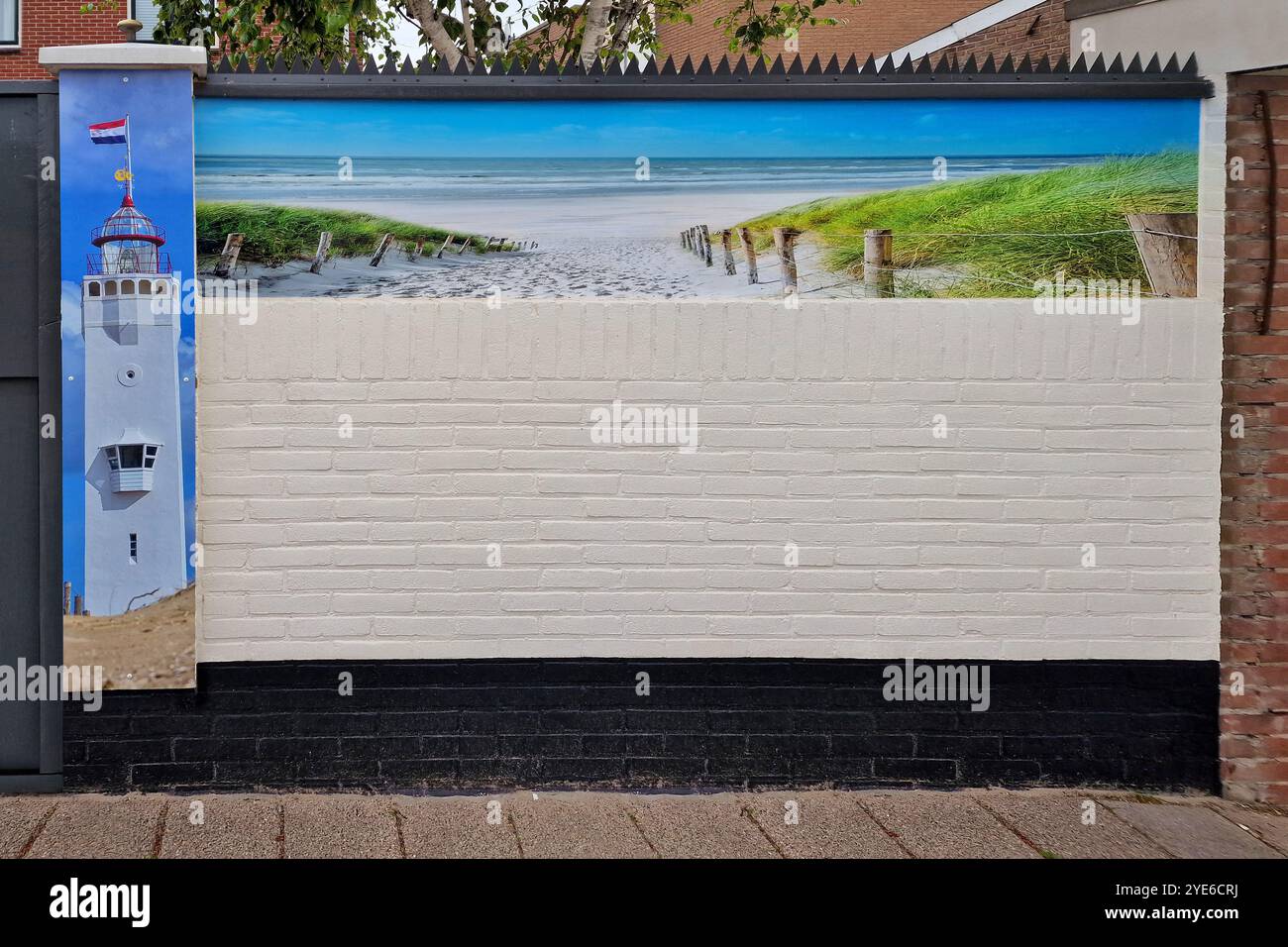 Wandmalerei mit Leuchtturm und Dünen von Noordwijk, Niederlande, Noordwijk aan Zee Stockfoto