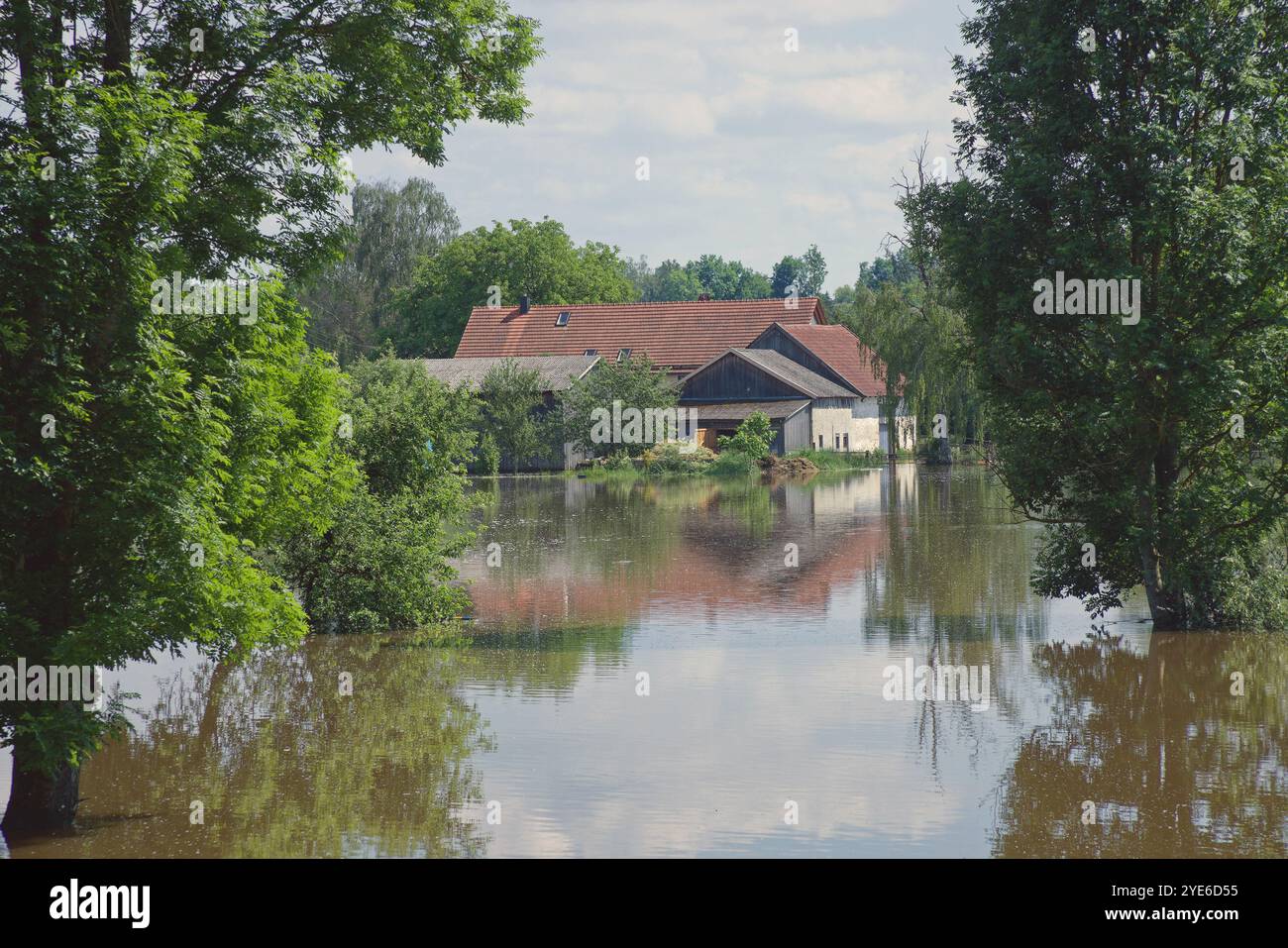 Hochwasser der Amper im Juni 2024, Deutschland, Bayern, Oberbayern, Oberbayern, Moosburg Stockfoto
