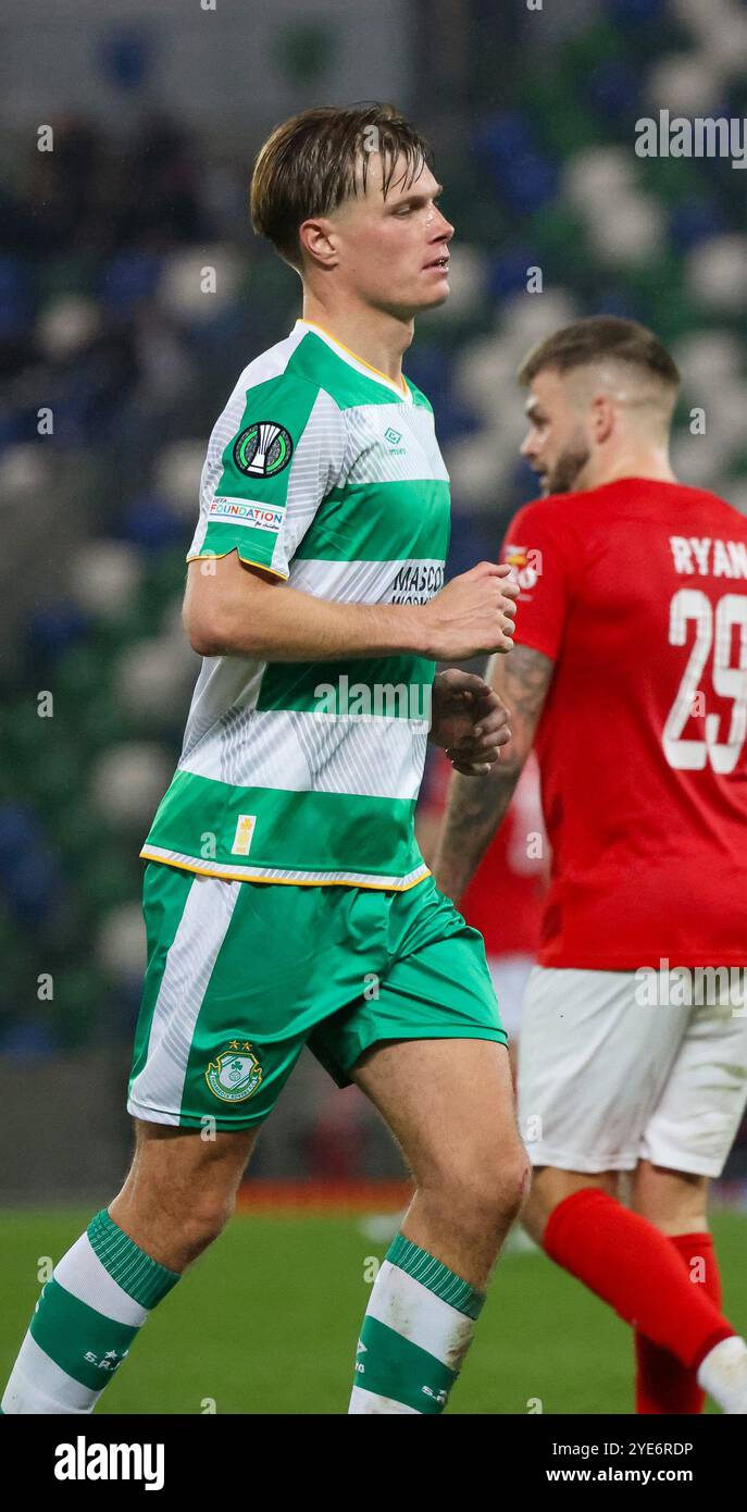 Windsor Park, Belfast, Nordirland, Großbritannien. Oktober 2024. UEFA Europa Conference League (Ligasaison – Spieltag 2) – Larne gegen Shamrock Rovers. Spieler Daniel Cleary (6) von Shamrock Rovers. Stockfoto