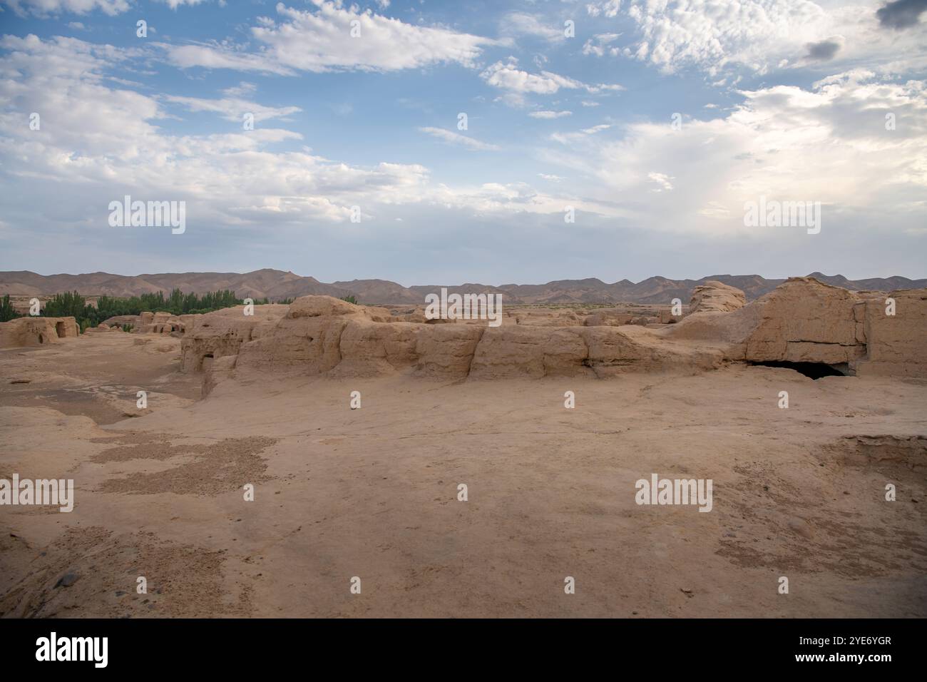 Ruinen der antiken Stadt Jiaohe, Turpan, China. Gaochang und Jiaohe datieren mehr als 2000 Jahre und sind die ältesten und größten Ruinen in Xinjiang. Stockfoto