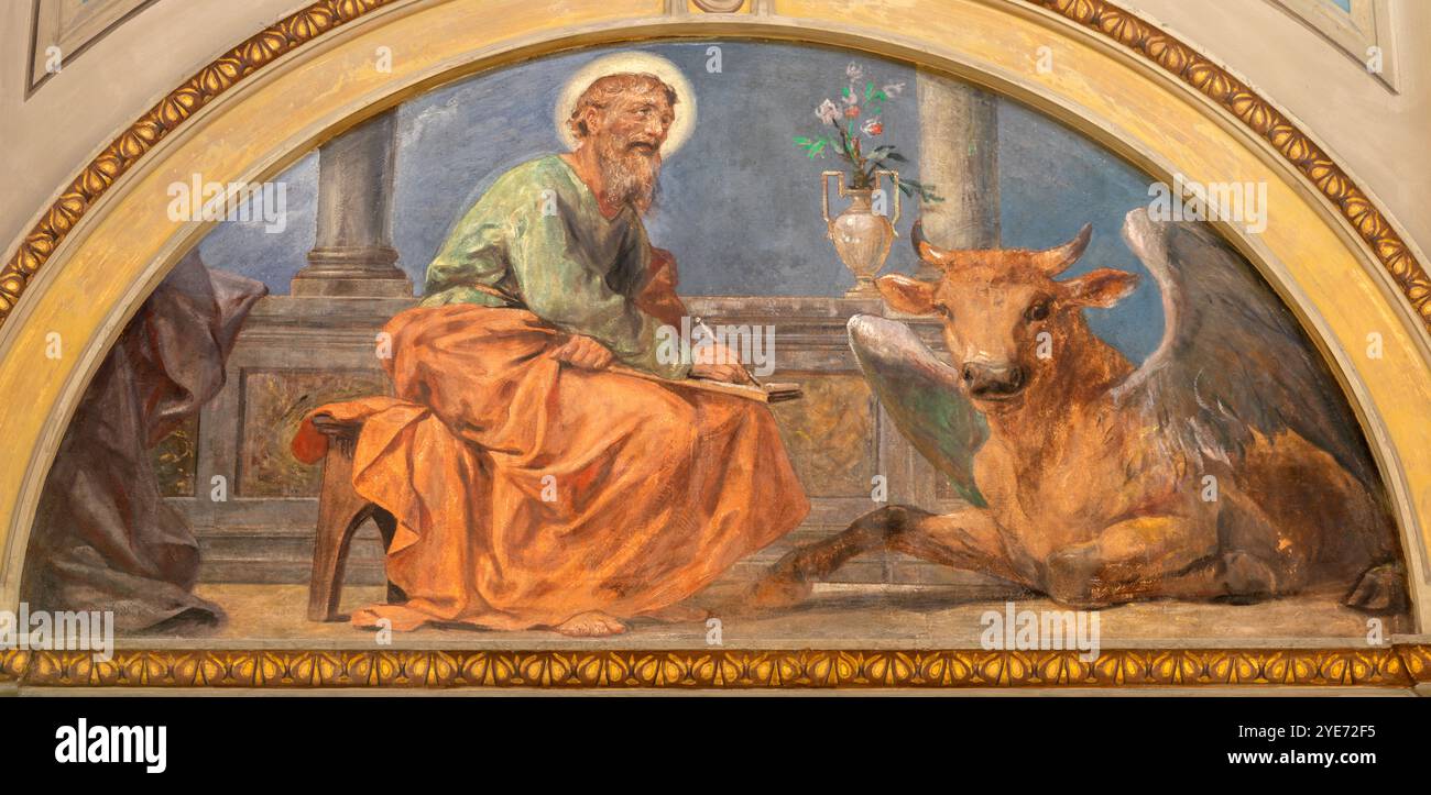 ALESSANDRIA, ITALIEN – 9. SEPTEMBER 2024: Das Fresko des Heiligen Lukas des Evangelisten in der Kathedrale von Luigi Morgari aus dem 20. SEPTEMBER. Cent. Stockfoto