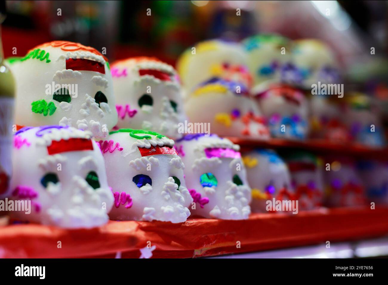 Typische mexikanische Zuckerschädel für den Tag der Toten Stockfoto