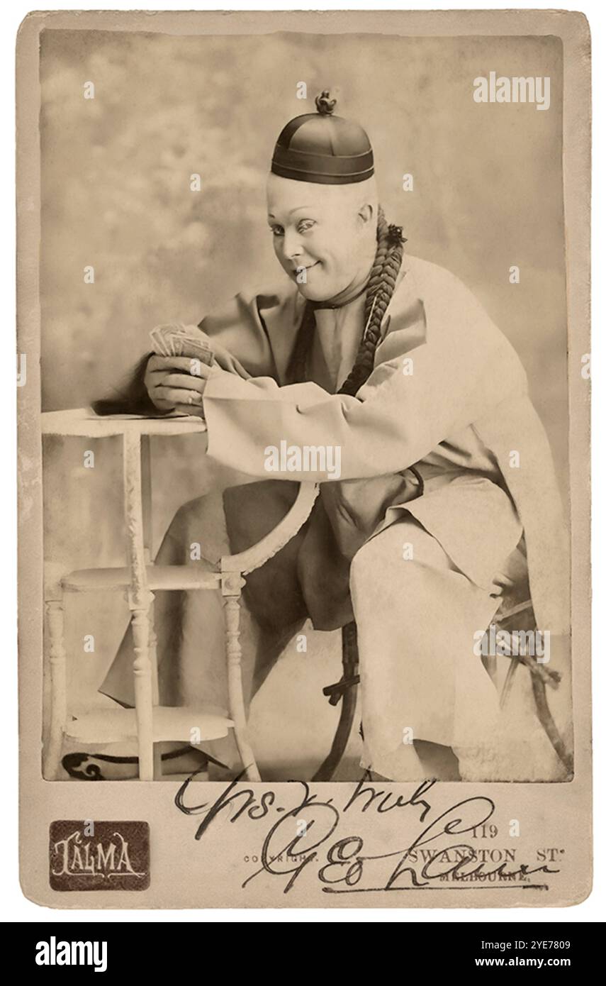 George Lauri im orientalistischen Vintage-Bild aus den frühen 1900er Jahren George Lauri Theaterkomiker der frühen 1900er Jahre in voller Kostümierung. Stockfoto