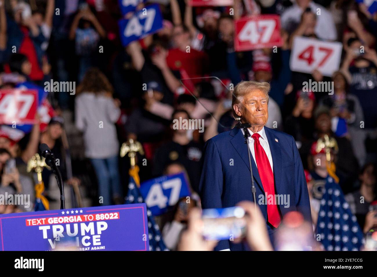 Der ehemalige Präsident und 2024 republikanische Präsidentschaftskandidat spricht bei einer Kundgebung im McCamish Pavilion auf dem Campus der Georgia Tech, Atlanta, Georgia o Stockfoto