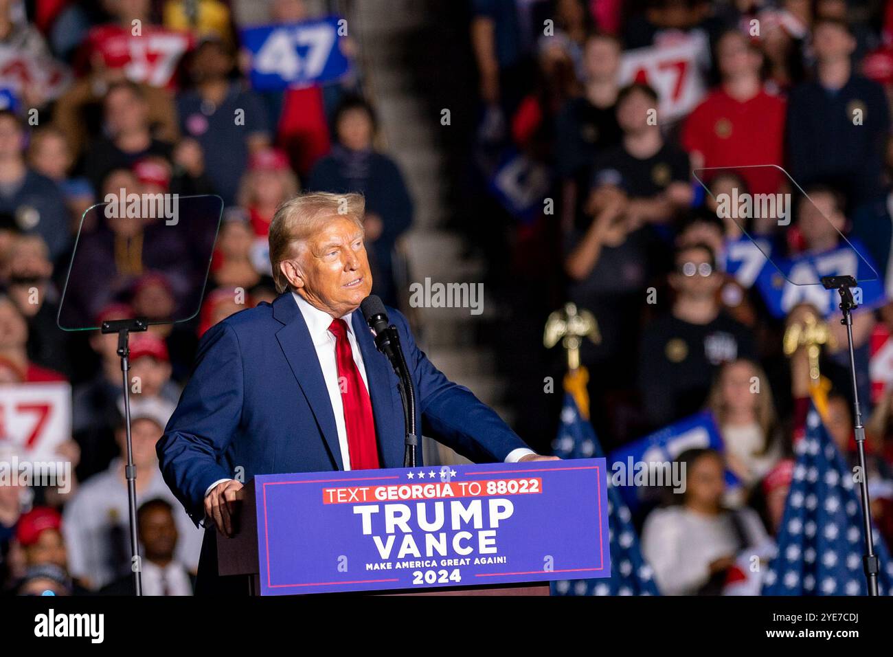 Der ehemalige Präsident und 2024 republikanische Präsidentschaftskandidat spricht bei einer Kundgebung im McCamish Pavilion auf dem Campus der Georgia Tech, Atlanta, Georgia o Stockfoto