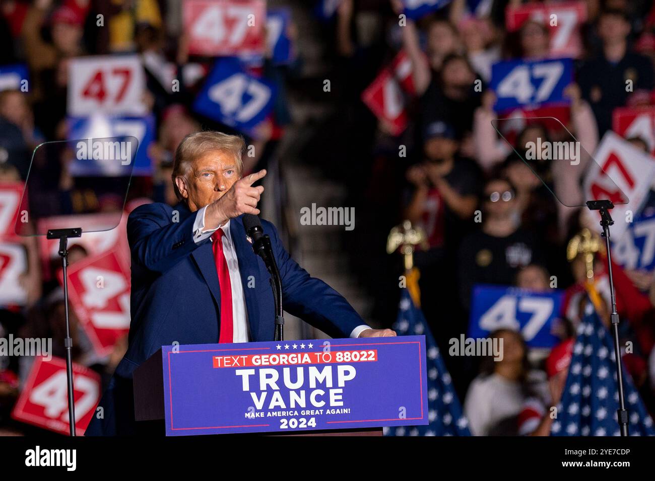 Der ehemalige Präsident und 2024 republikanische Präsidentschaftskandidat spricht bei einer Kundgebung im McCamish Pavilion auf dem Campus der Georgia Tech, Atlanta, Georgia o Stockfoto