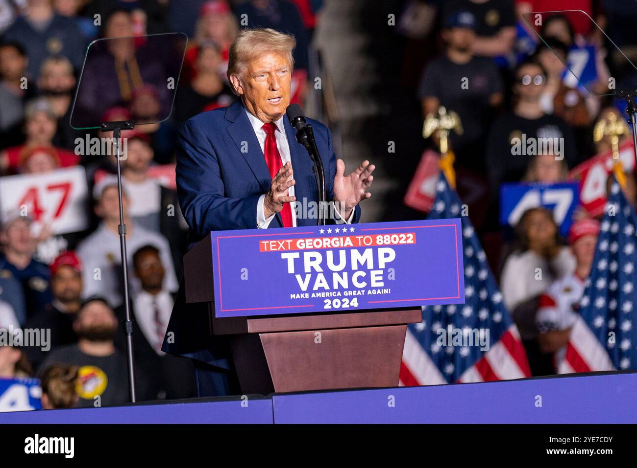 Der ehemalige Präsident und 2024 republikanische Präsidentschaftskandidat spricht bei einer Kundgebung im McCamish Pavilion auf dem Campus der Georgia Tech, Atlanta, Georgia o Stockfoto