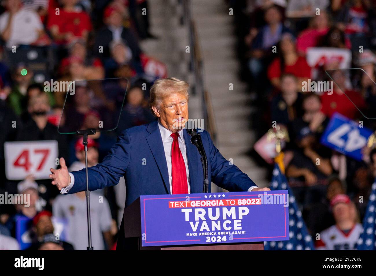 Der ehemalige Präsident und 2024 republikanische Präsidentschaftskandidat spricht bei einer Kundgebung im McCamish Pavilion auf dem Campus der Georgia Tech, Atlanta, Georgia o Stockfoto