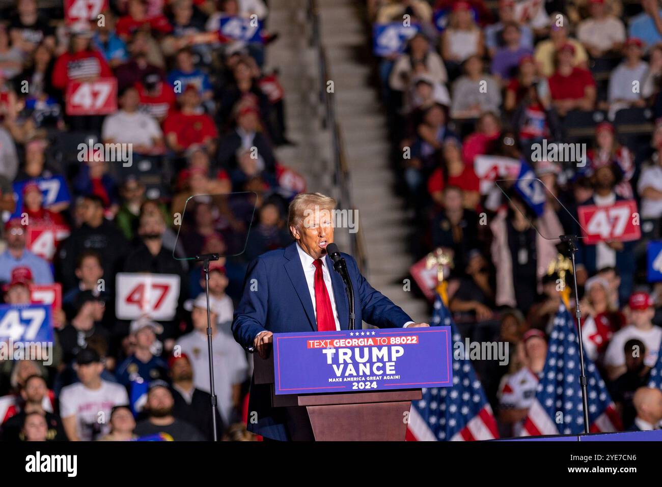 Der ehemalige Präsident und 2024 republikanische Präsidentschaftskandidat spricht bei einer Kundgebung im McCamish Pavilion auf dem Campus der Georgia Tech, Atlanta, Georgia o Stockfoto
