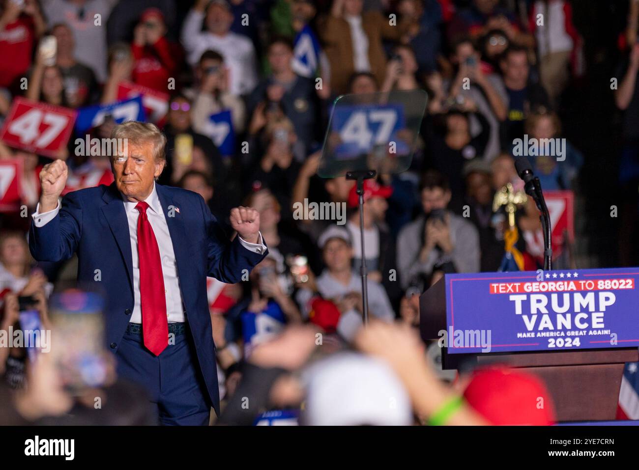 Der ehemalige Präsident und 2024 republikanische Präsidentschaftskandidat spricht bei einer Kundgebung im McCamish Pavilion auf dem Campus der Georgia Tech, Atlanta, Georgia o Stockfoto