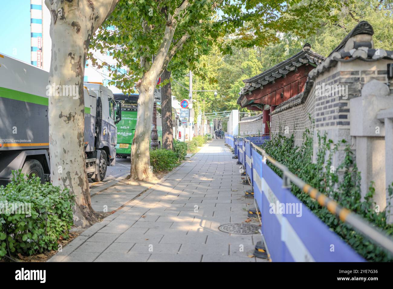 Oktober 2024. Öffentliche Straßen rund um Gyedong-gil, Jongno District, Seoul, Südkorea. Stockfoto