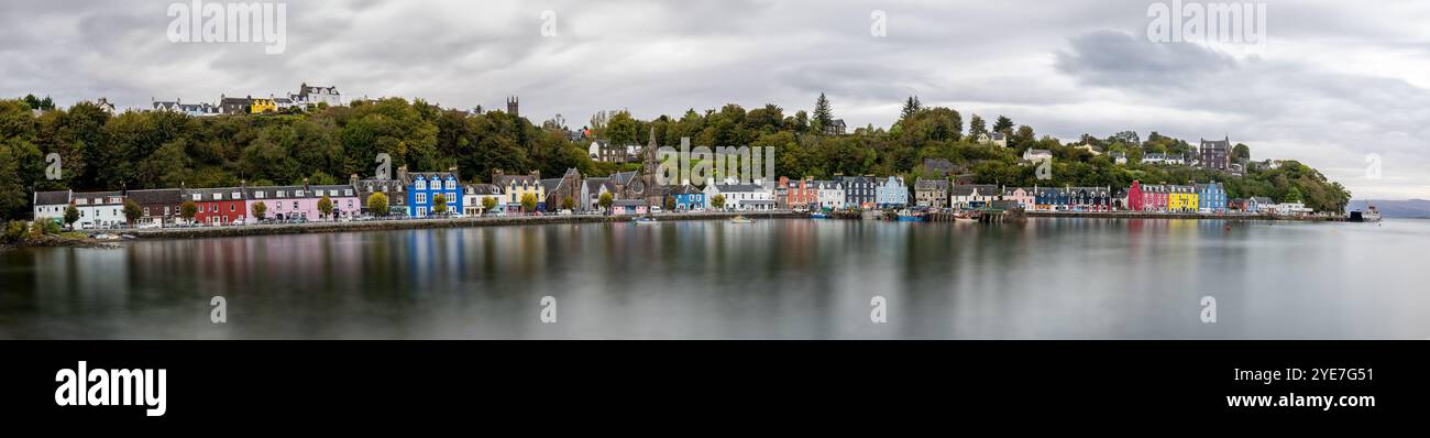 Panorama der Küste von Tobermory, Isle of Mull, Schottland, wo die kinderfernsehsendung Balamory ihren Sitz hat Stockfoto