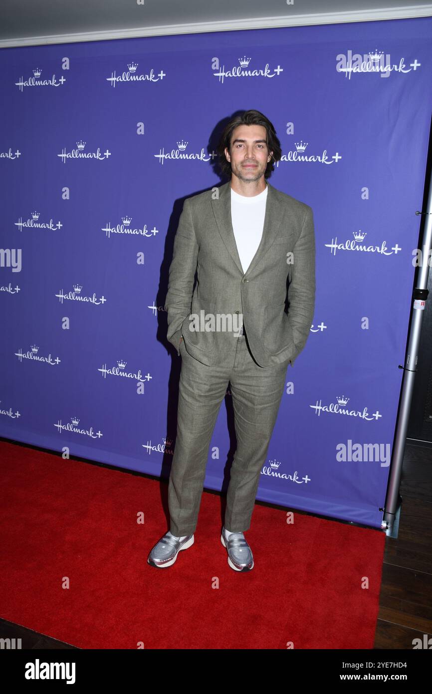 West Hollywood, Kalifornien, USA 29. Oktober 2024 Schauspieler Peter Porte nimmt am 29. Oktober 2024 an der Hallmark Mistletoe Murders & Finding Mr. Christmas Press and Industry Screening im Soho House West Hollywood in West Hollywood, Kalifornien, USA Teil. Foto: Barry King/Alamy Live News Stockfoto