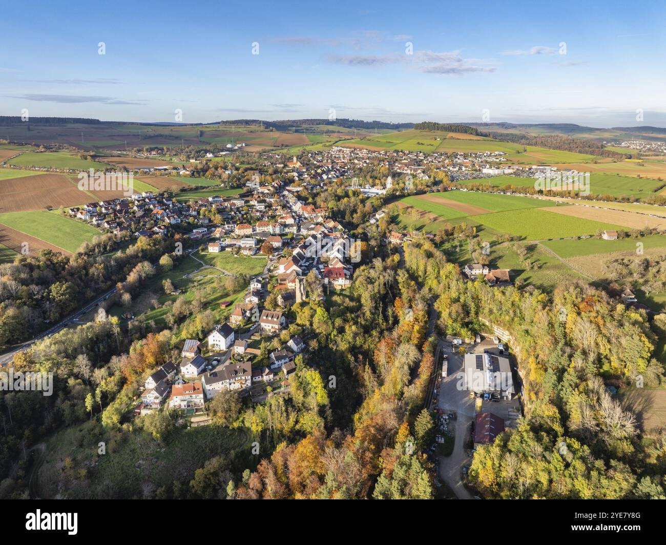 Aus der Vogelperspektive auf die Stadt Tengen, während des 734. Schaetzele Markts, eines der wichtigsten Volksfeste in Südbaden, Markt- und Vergnügungspark Stockfoto