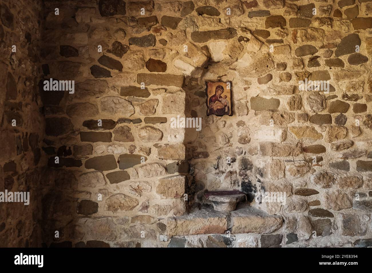 Das Marienkloster auf der Insel Zvernec in Albanien. Auch bekannt als Kloster der Dormition von Theotokos Maria. Es hat große kulturelle und relig Stockfoto