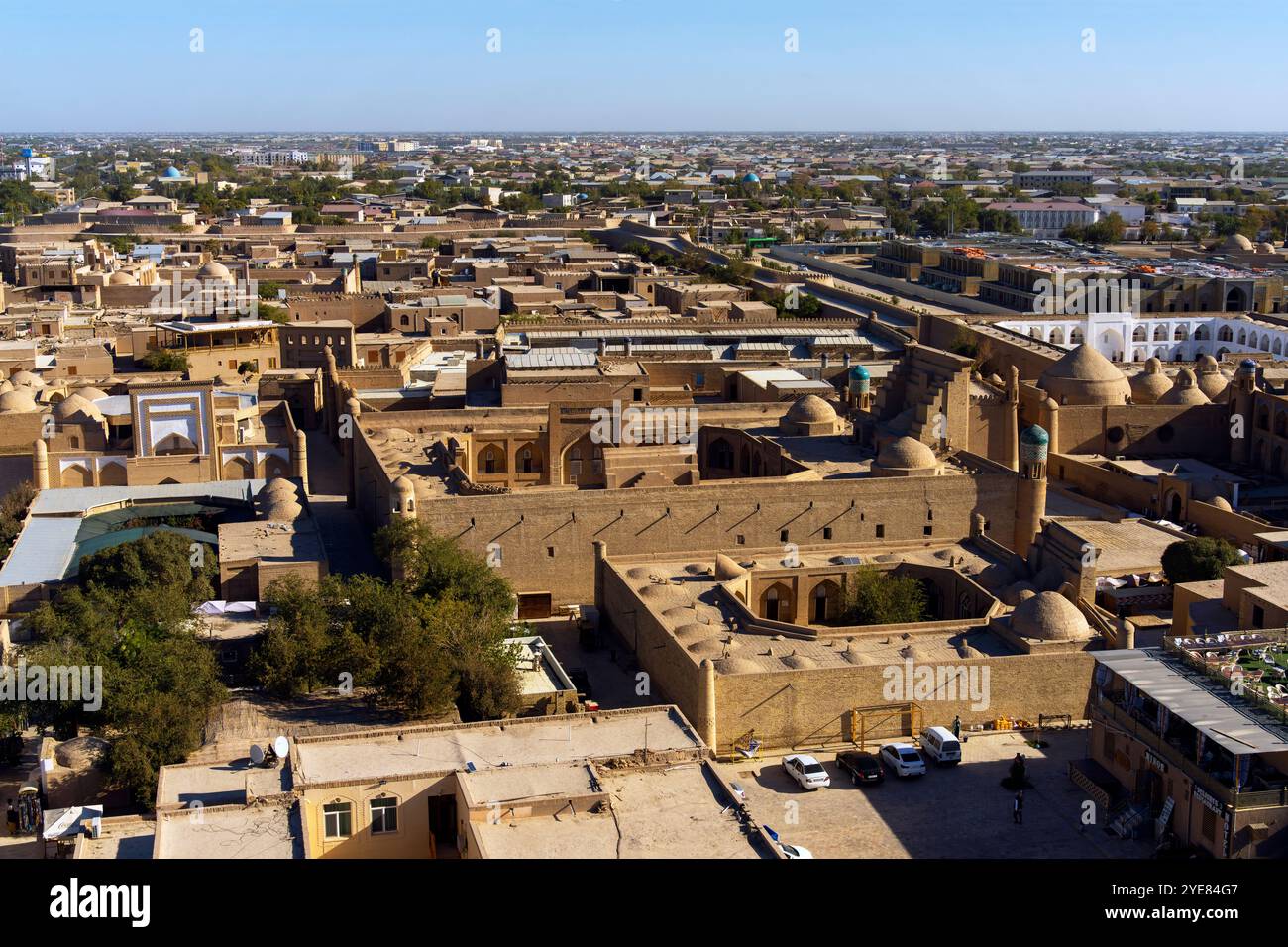 Erhöhter Blick auf (Innenstadt) Itchan Kala, Chiwa. Chiwa (XIVa, Xīveh) ist eine Stadt in der Region Chorazm in Usbekistan. Die Stadt wurde gegründet Stockfoto