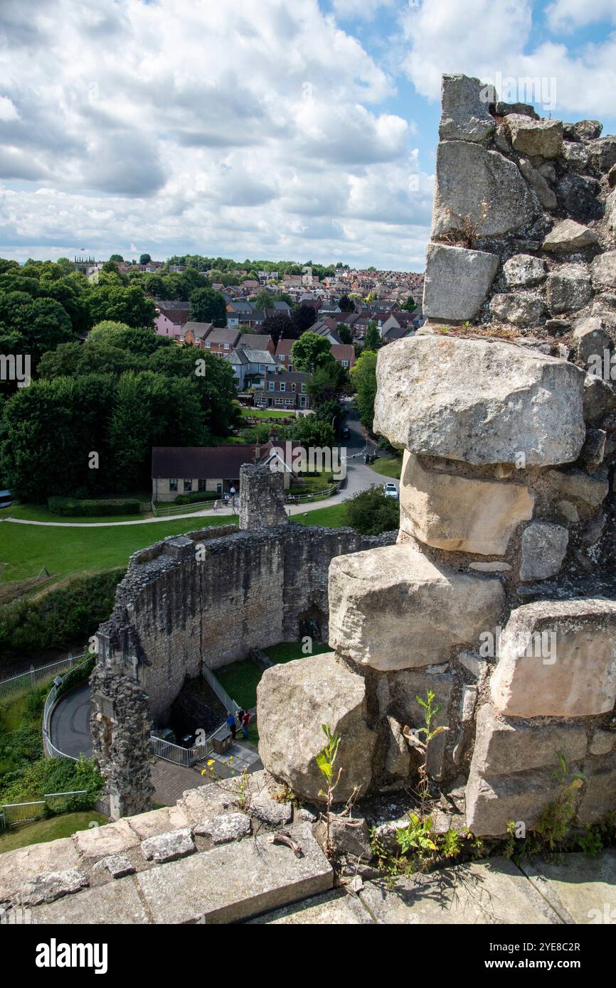 Yorkshire, Vereinigtes Königreich – 23. Juli 2024: Blick vom Gipfel des Conisbrough Castle Donjon Stockfoto