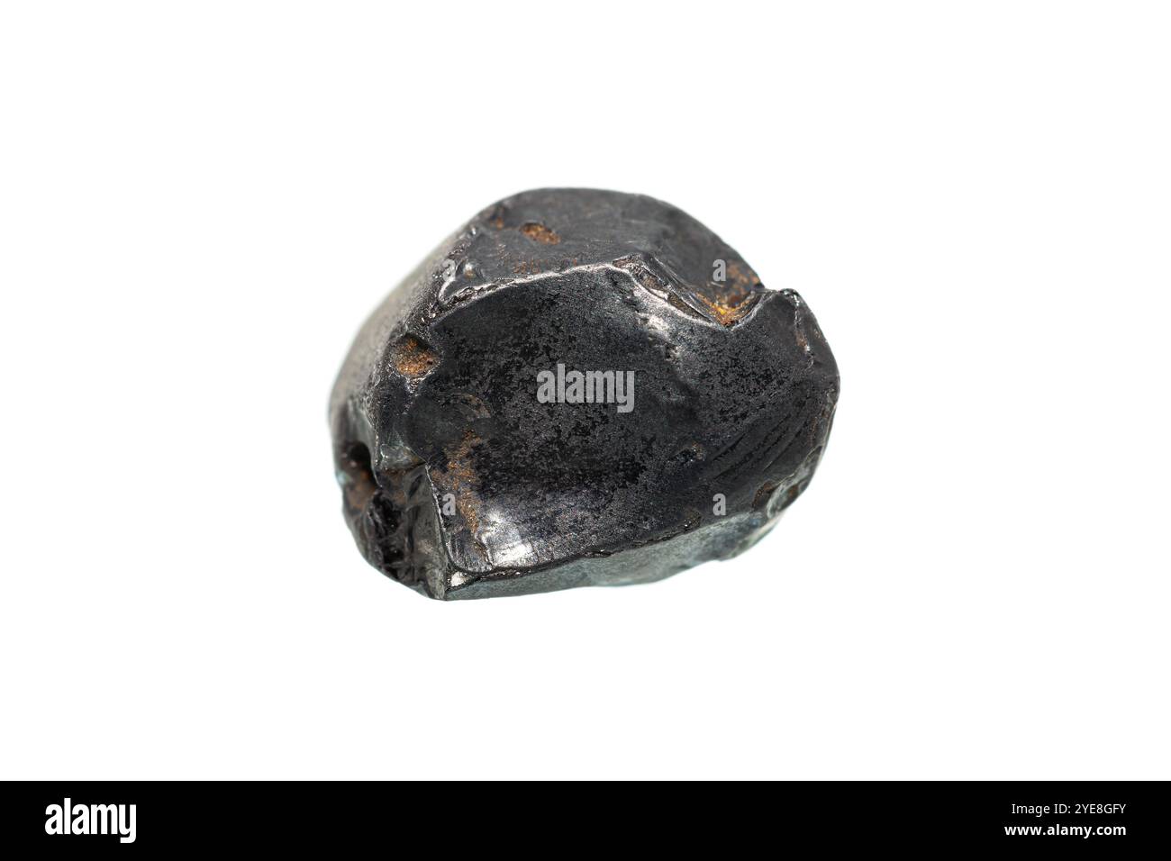 Natürlicher Magnetitstein (Eisenerz) auf weißem Hintergrund Stockfoto