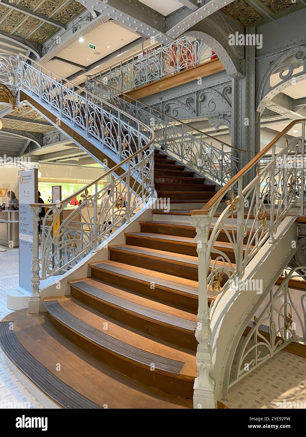 La Samaritaine Paris Kaufhaus - Smartphone-aufgenommenes Stockfoto