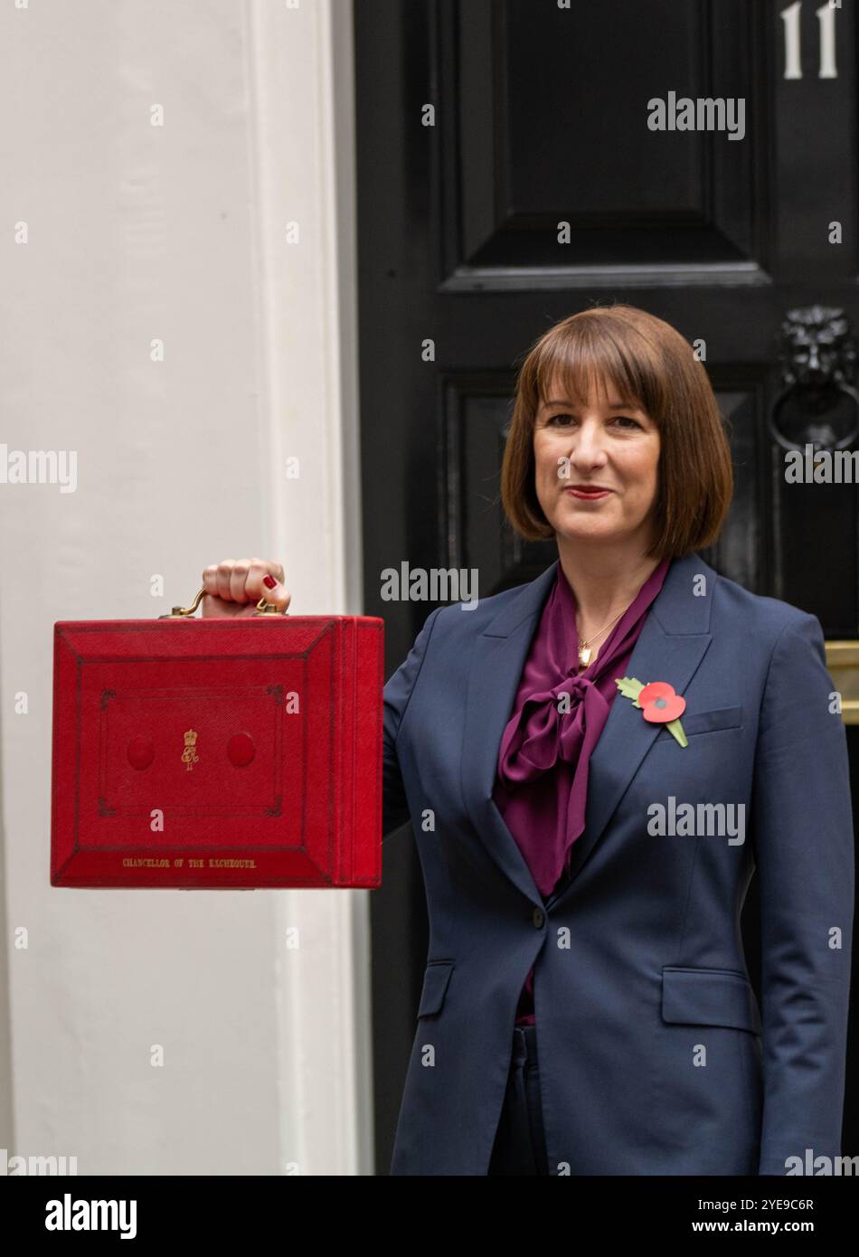 London, Großbritannien. 30. Oktober 2024. Rachel Reeves, Chancellor of the Exchequer, verlässt die Downing Street 11, um das erste Arbeitsbudget seit 14 Jahren zu vergeben, und als erste weibliche Chancellor of the Exchequer, Credit: Ian Davidson/Alamy Live News Stockfoto